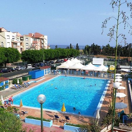 pietre nere Aparthotel Giardini Naxos Esterno foto