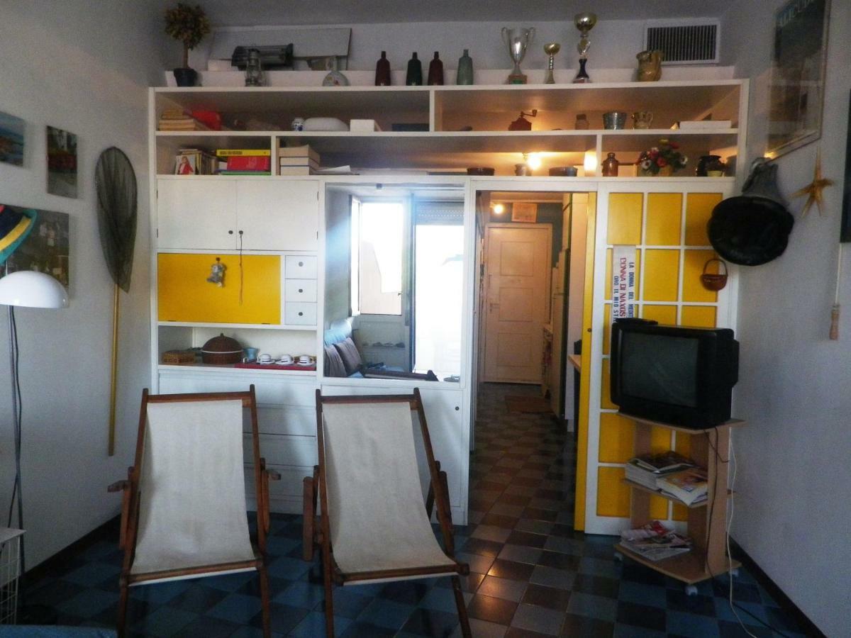 pietre nere Aparthotel Giardini Naxos Esterno foto