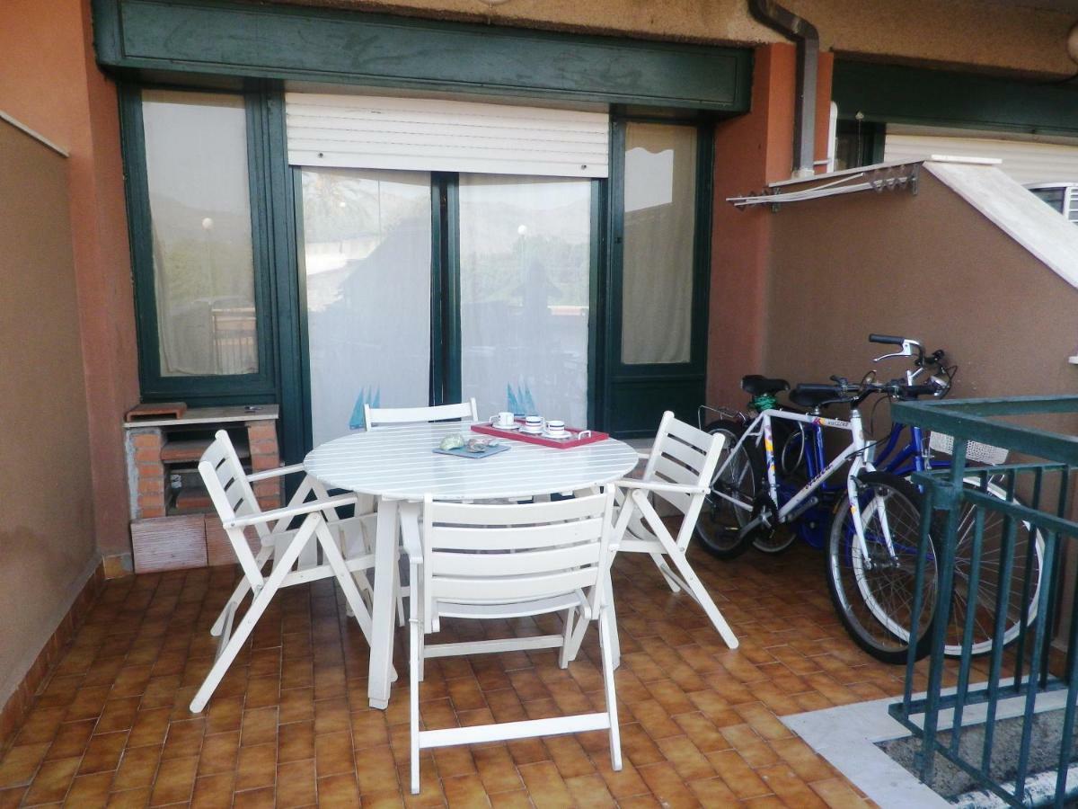 pietre nere Aparthotel Giardini Naxos Esterno foto