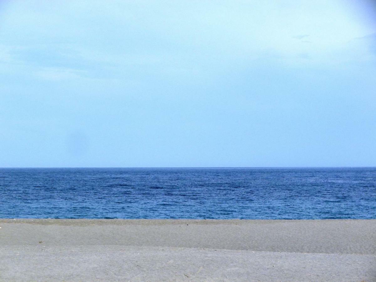 pietre nere Aparthotel Giardini Naxos Esterno foto