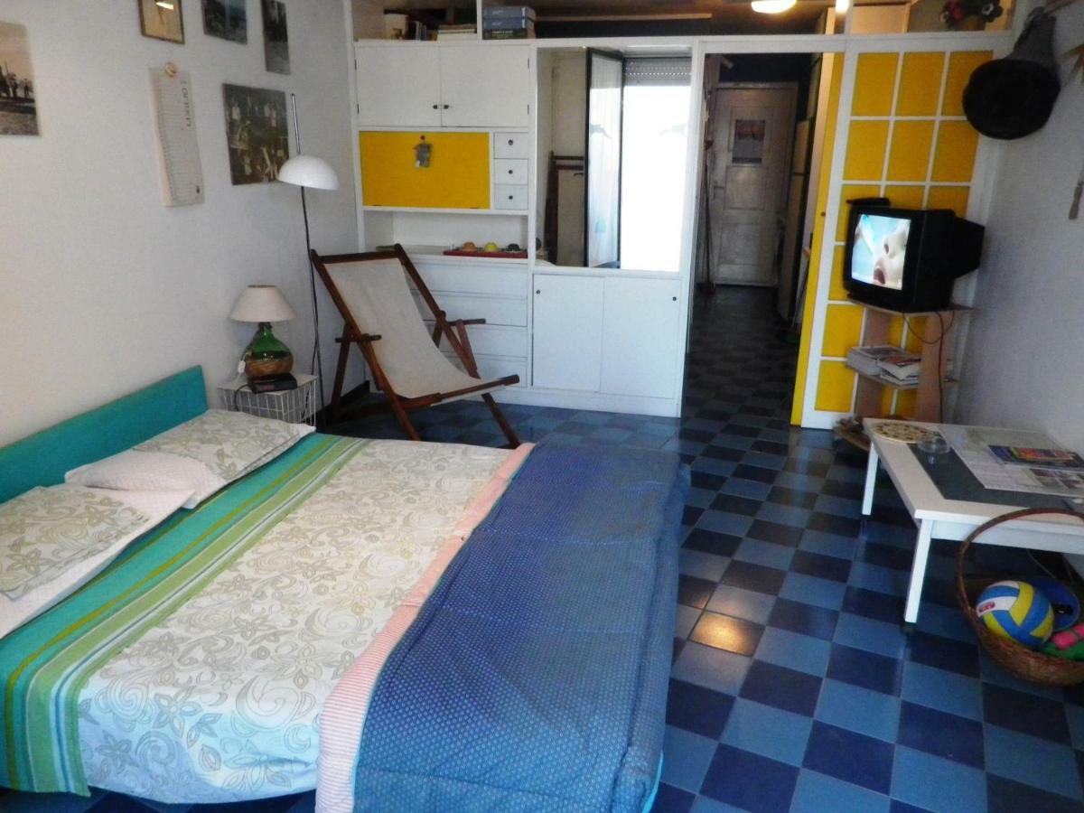 pietre nere Aparthotel Giardini Naxos Esterno foto